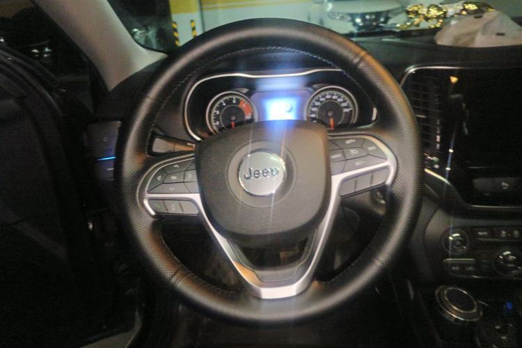 Used Jeep Cherokee 2020 2.0T Two-Wheel Drive Leading Edition