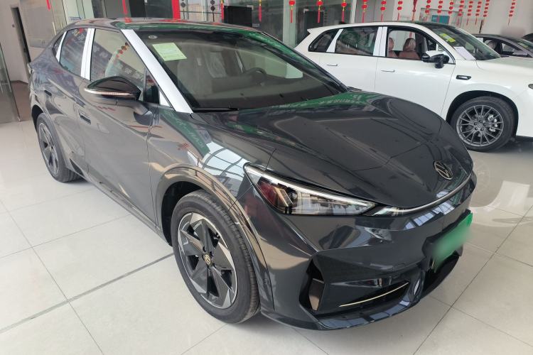 Used Volkswagen ID.UNYX 2025 Pro model Front Right 45 Deg