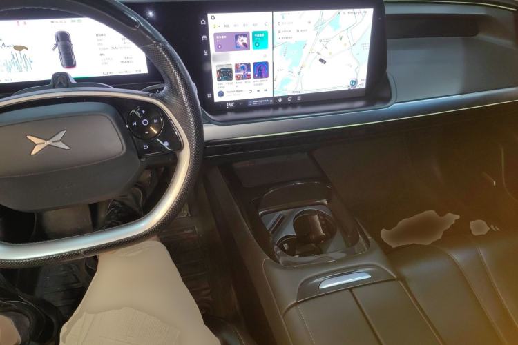 Used XPeng P7 2020 Rear-Drive Long-Range Smart Drive Version Center Console