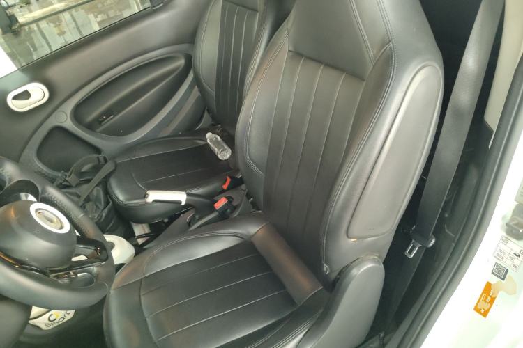 Used smart fortwo 2015 1.0L 52 kW hardtop Dynamic version
