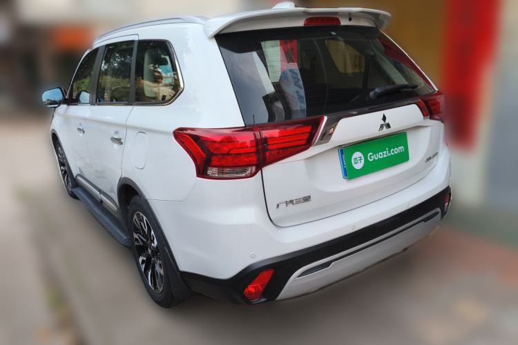 Used Mitsubishi Outlander 2020 2.4L 4x4 Zhi Xiang Edition 7-Seater
