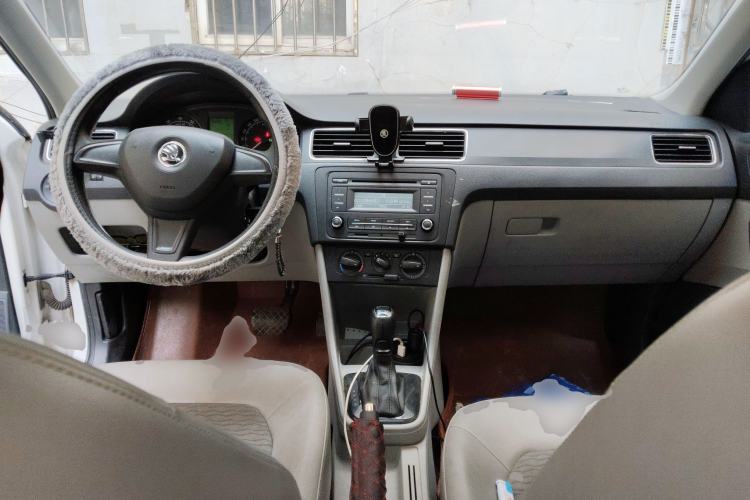 Used Skoda Rapid 2015 1.6L Automatic Smart Selection Model