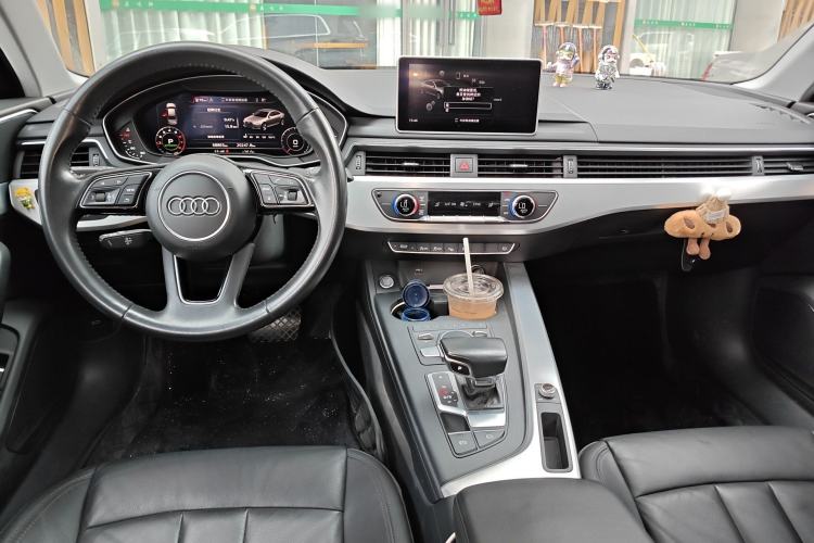 Used Audi A4L 2019 40 TFSI Fashion Edition China VI Emission Standard Center Console