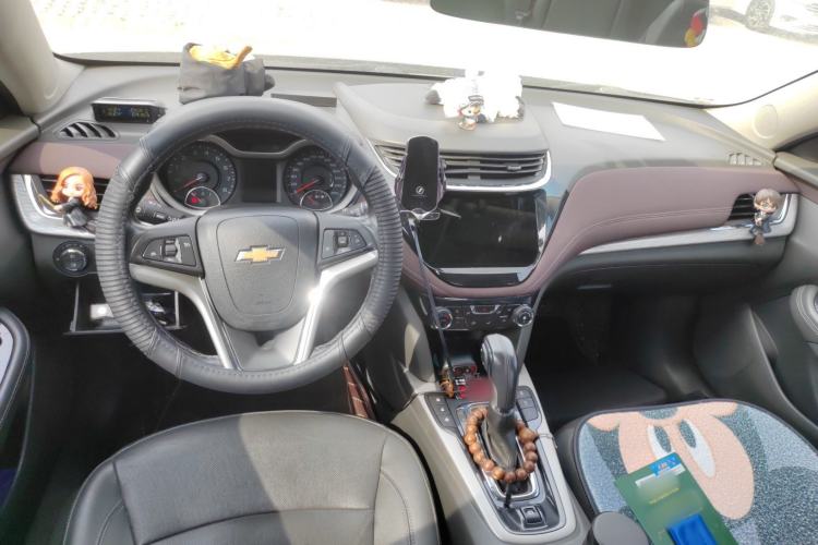 Used Chevrolet Malibu 2018 530T Automatic Luxury Edition Center Console