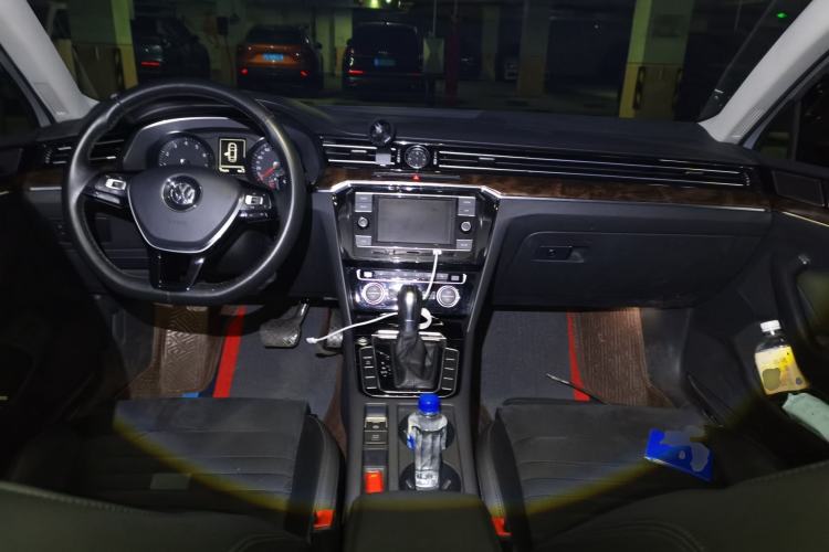 Used Volkswagen Magotan 2018 330TSI DSG Luxury Model Center Console