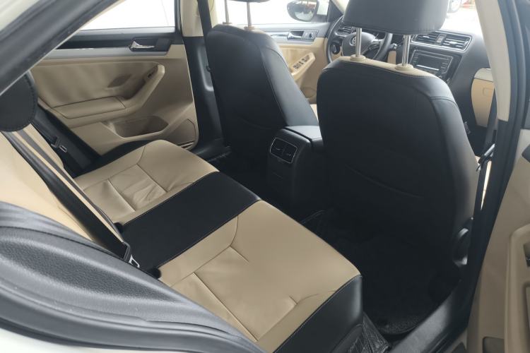 Used Volkswagen Sagitar 2015 1.6L Automatic Comfort Model Interior 9