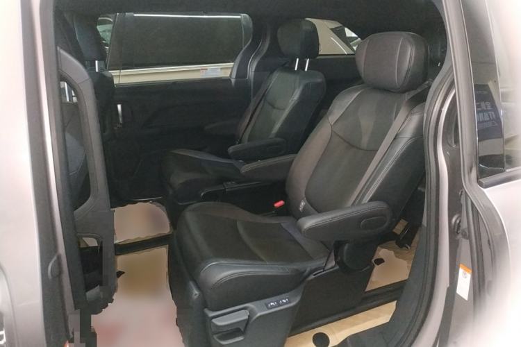 Used Toyota Granvia 2023 2.5L Hybrid Prestige VIP Edition
