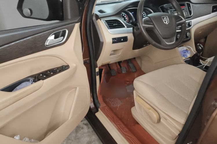 Used Baojun 730 2016 1.5L Manual Standard Version 7 Seats Driver Seat