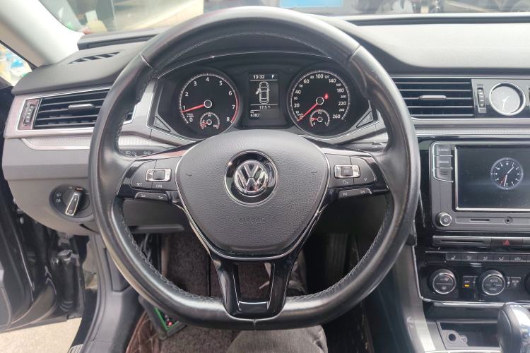 Used Volkswagen Passat 2017 330TSI DSG Luxury Edition
