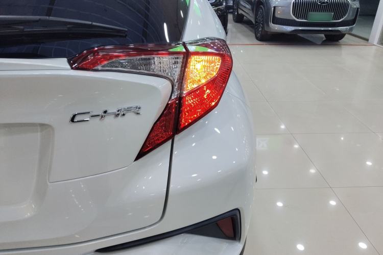Used Toyota C-HR 2018 2.0L Leading with Sunroof China VI Standard Exterior 6