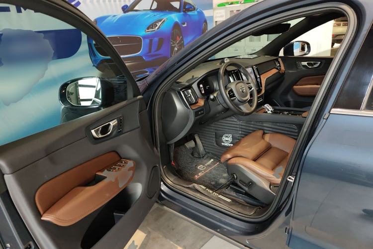 Used Volvo XC60 New Energy 2024 T8 Plug-in Hybrid Long-Range All-Wheel Drive Smart Luxury Edition
