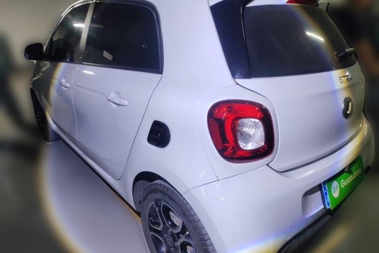 Used smart forfour 2018 0.9T 66 kW Pioneer Edition Rear Left 45 Deg