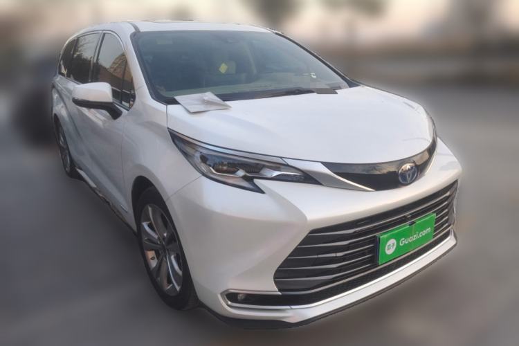 Used Toyota SIENNA 2023 2.5L Hybrid Deluxe Edition Front Right 45 Deg