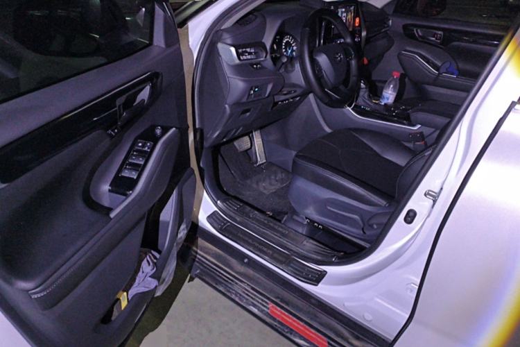 Used Toyota Highlander 2023 2.5L Smart Electric Hybrid Dual-Drive Elite Version 7 Seats Driver Seat