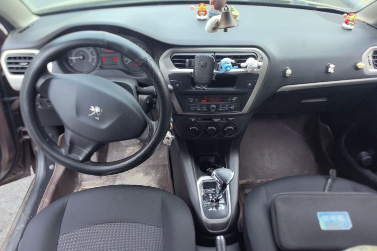 Used Peugeot 301 2016 1.6L Automatic Comfort Edition Center Console