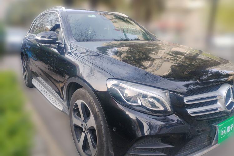 Used Mercedes-Benz GLC 2019 Facelift GLC 260 L 4MATIC Luxury Model Front Right 45 Deg