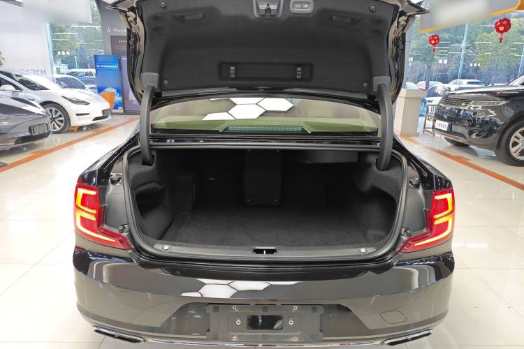 Used Volvo S90 New Energy 2019 T8 E-Drive Hybrid Honor Edition 3 Seats China VI Standard Interior 8