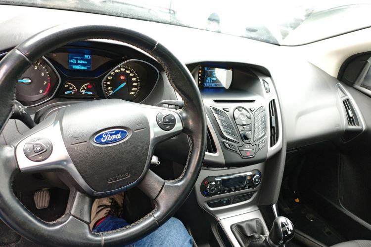 Used Ford Focus 2012 Sedan 1.6L Manual Fashion Edition
