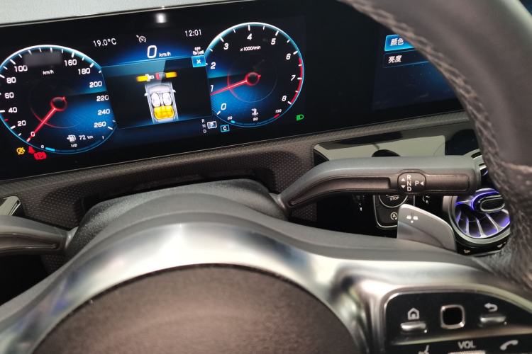 Used Mercedes-Benz A-Class 2022 Revised Version A 200 L Sport Sedan Fashionable Style Gear Lever