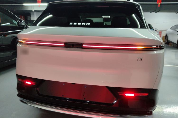 Used Zeekr 7X 2025 100 kWh Long-Range Rear-Wheel Drive with Intelligent Driving Features