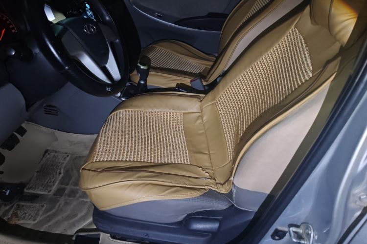 Used Hyundai Verna (older generation) 2010 Sedan 1.4L Manual Comfort GS Left Front Seat