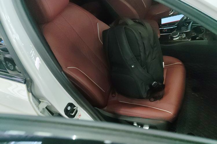 Used BMW 5 Series 2022 Second Facelift 525Li M Sport Package Right Front Seat