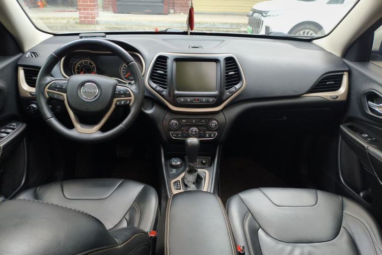 Used Jeep Cherokee 2014 2.4L Luxury Edition Center Console