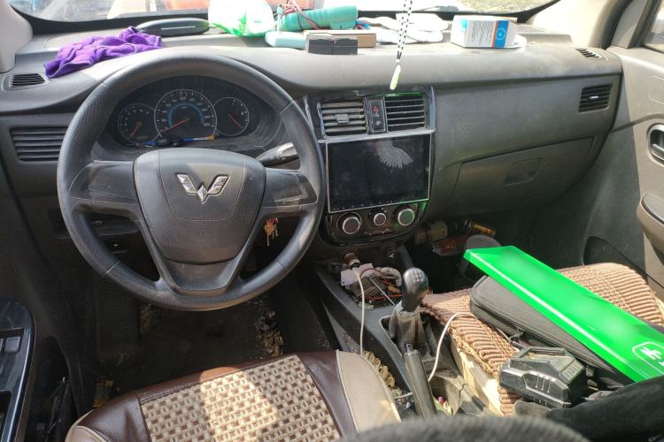 Used Wuling Rongguang V 2016 1.5L Standard Version Center Console