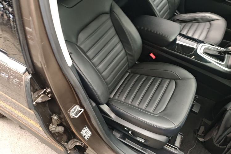 Used Ford Edge 2015 2.0T GTDi 4x4 High-Grade Model Right Front Seat