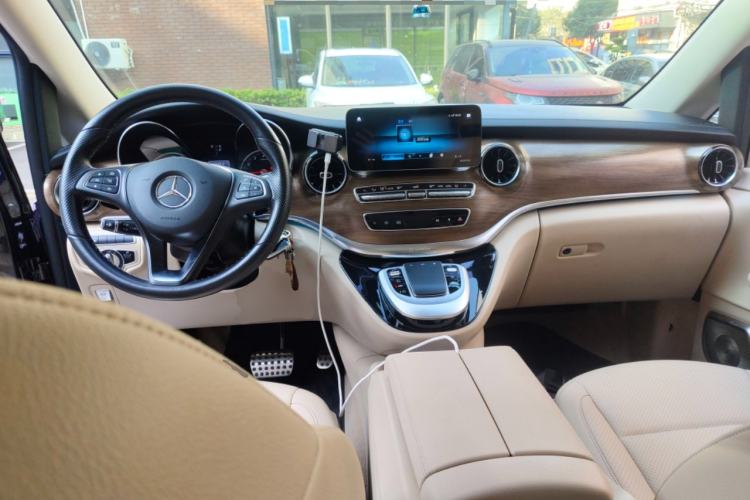 Used Mercedes-Benz V-Class 2021 V 260 L Long Wheelbase Prestige Edition Center Console