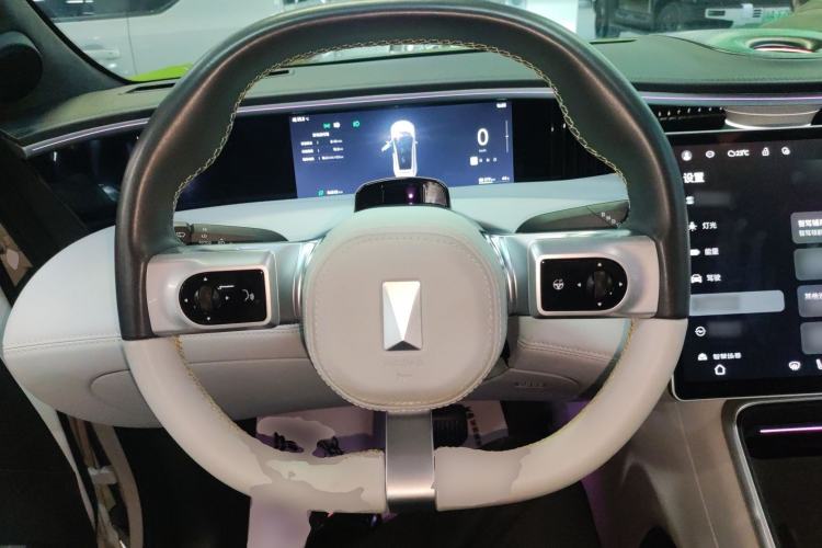 Used Avatr 11 2023 HarmonyOS Version Smart Enjoyment Upgrade Model 90-Degree Rear-Wheel Drive Edition Steering Wheel