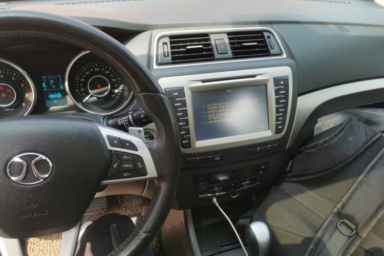 Used BAIC Senova X65 2015 2.0T Automatic Elite Model Center Console