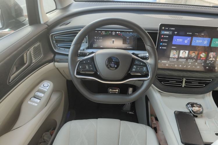 Used Denza D9 2025 DM-i Smart Drive 1020 Four-Wheel Drive Deluxe Model