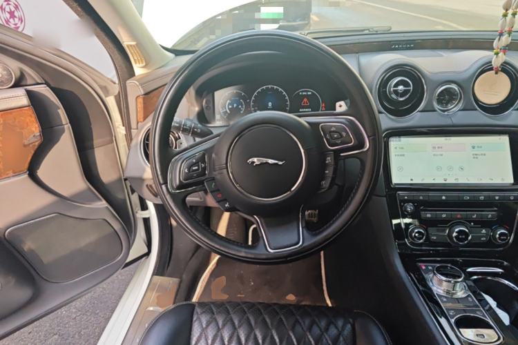 Used Jaguar XJ 2018 XJL 3.0 SC Two-Wheel-Drive Panoramic Business Edition
