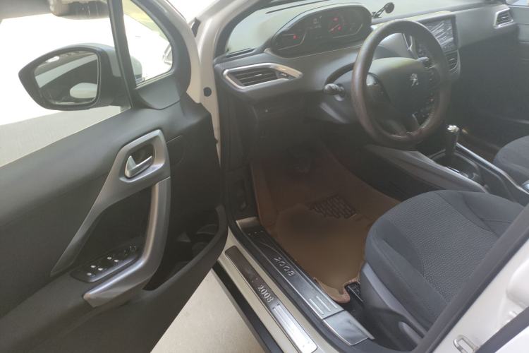 Used Peugeot 2008 2014 1.6L Automatic Fashion Edition
