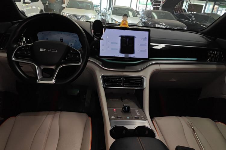 Used BYD Song PLUS New Energy 2024 HONOR Edition DM-i 110km Flagship PLUS Center Console
