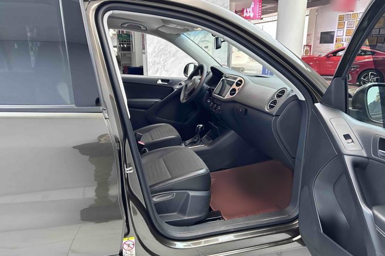 Used Volkswagen Tiguan L 2016 300TSI Automatic Two-Wheel Drive Trend Edition