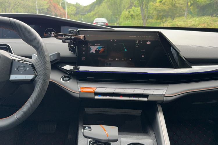 Used CHANGAN UNI-V 2023 1.5T Prestige Model Audio And AC Panel