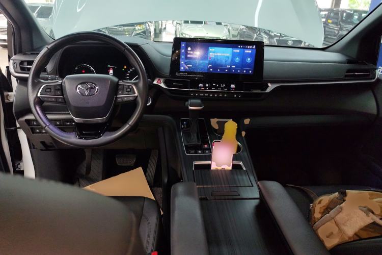 Used Toyota SIENNA 2023 2.5L Hybrid Deluxe Edition Center Console