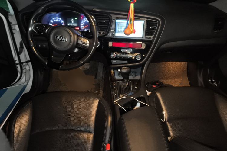 Used Kia K5 2014 2.0L Automatic LUXURY Center Console