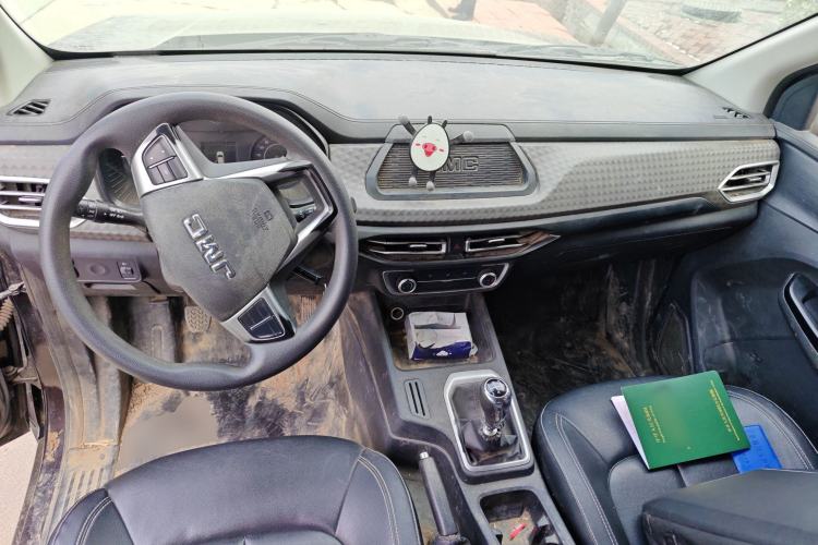 Used JMC Baodian 2023 2.5T Diesel Two-Wheel Drive Comfort Edition Standard Wheelbase JX4D25A6L Center Console