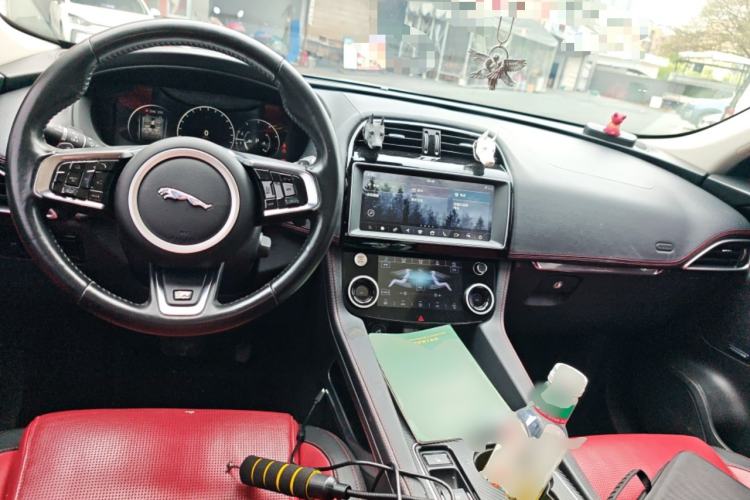 Used Jaguar F-PACE 2016 2.0T Two-Wheel-Drive R-Sport Sport Edition Center Console