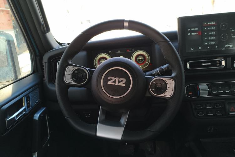 Used 212 T01 2025 2.0T Changfeng
