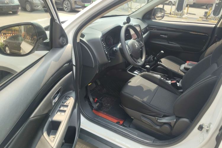 Used Mitsubishi Outlander 2020 2.0L Two-Wheel Drive Comfort Edition 5 Seats Driver Seat