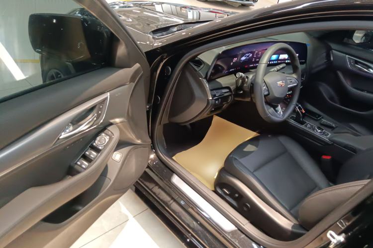 Used Cadillac CT5 2025 28T Track Performance Edition Driver Seat