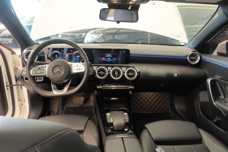 Used Mercedes-Benz A-Class 2022 Restyled A 200 L Sport Sedan Fashion Version Center Console