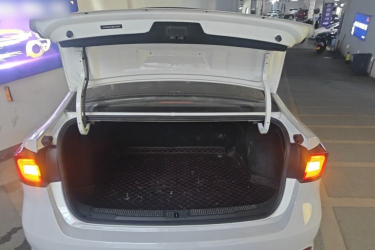 Used Roewe i5 2020 1.5L Manual 4G Connect Luxury Edition
