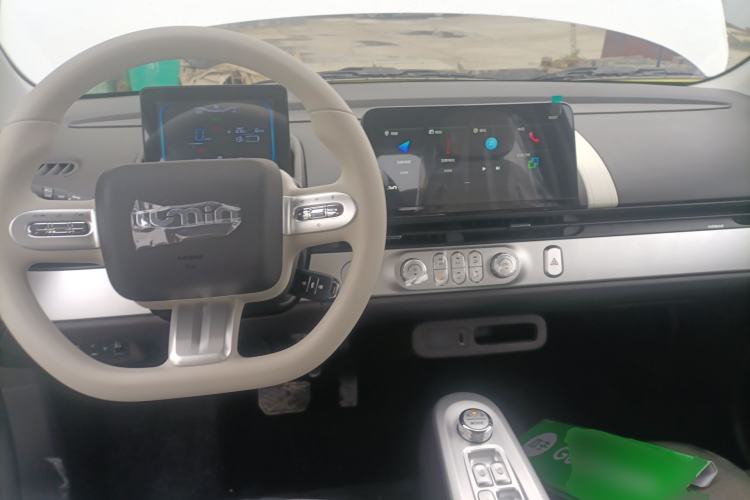 Used CHANGAN NEVO Lumin 2026 Model Treasure Edition 205km Passionate Beige Ningde Center Console