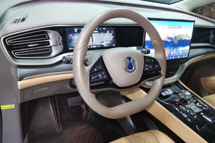 Used Denza D9 2022 DM-i 970 Four-Wheel Drive Flagship Model Steering Wheel