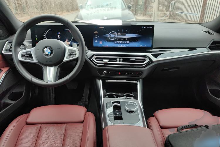 Used BMW 3 Series 2023 330i M Sport Night Edition Package Center Console